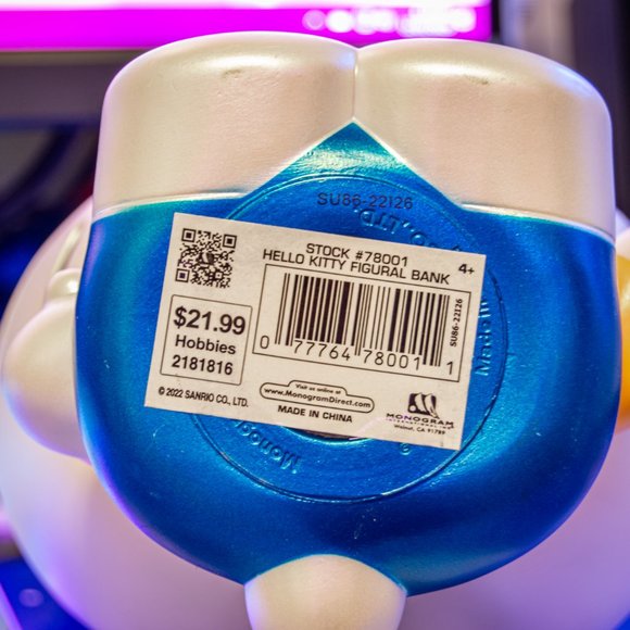 Hello Kitty Pearlescent Plastic Coin Bank - Picture 3 of 3